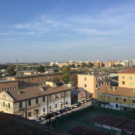 A 2 Passi Da Acomodação com café da manhã Foggia Exterior foto