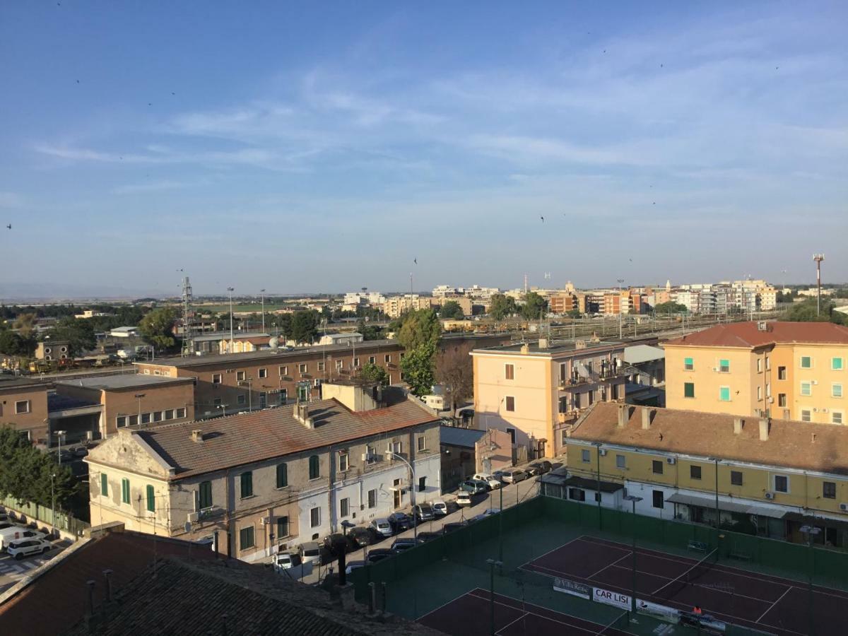 A 2 Passi Da Acomodação com café da manhã Foggia Exterior foto