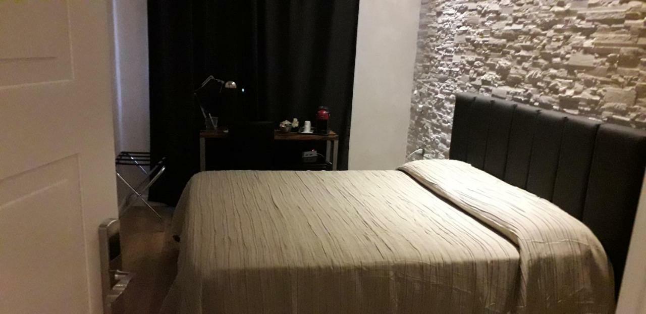A 2 Passi Da Acomodação com café da manhã Foggia Exterior foto